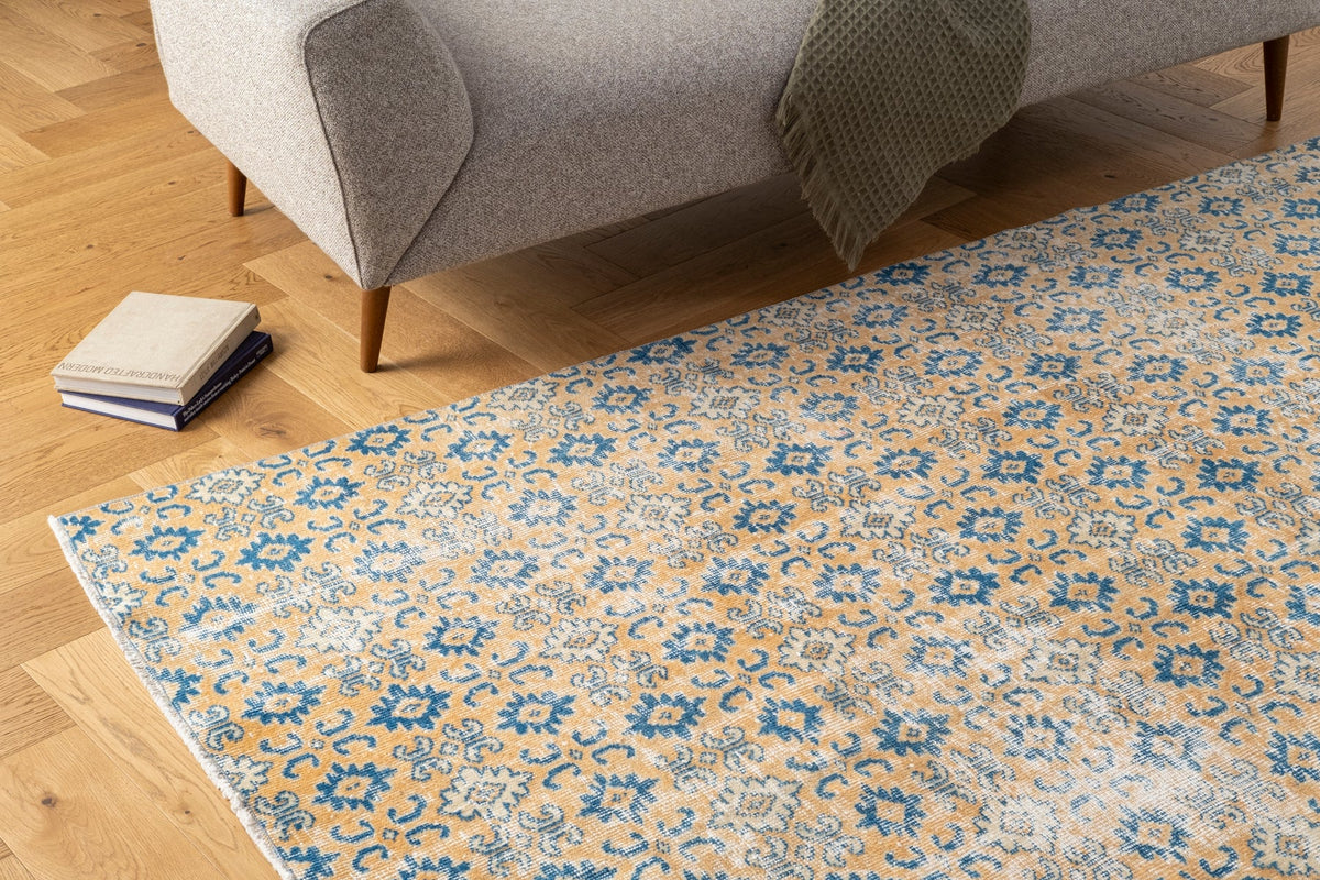 Vintage Distressed Rug Azurae