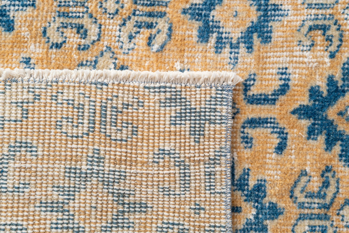 Vintage Distressed Rug Azurae