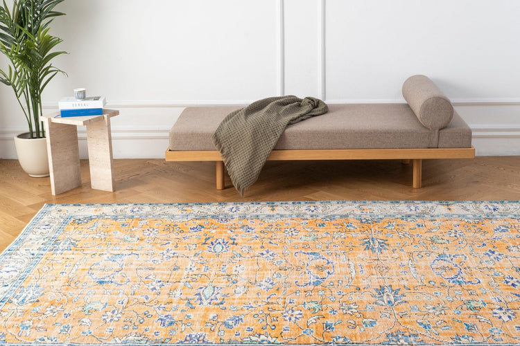 Vintage Distressed Rug Qaira