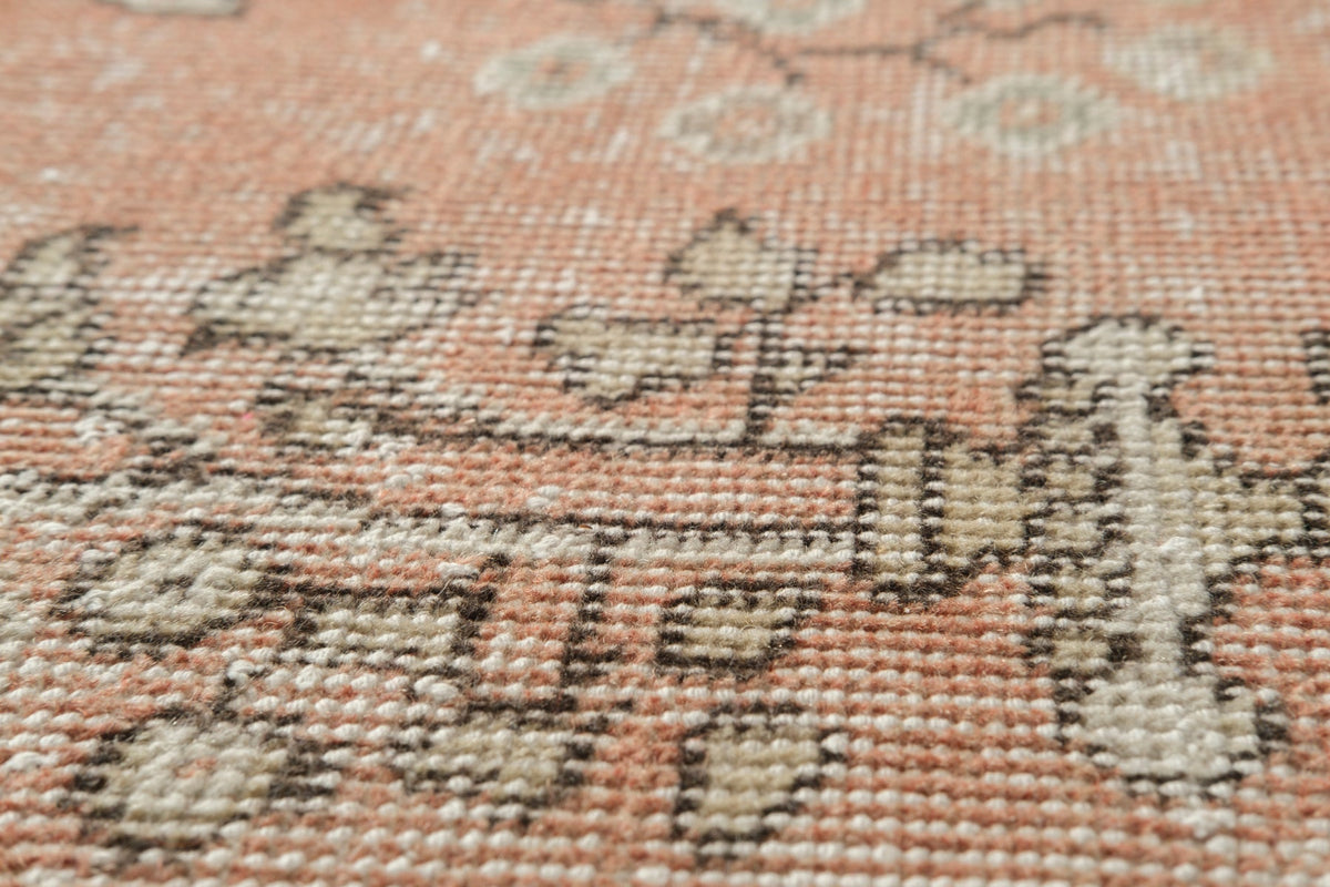 Vintage Distressed Rug Rudite