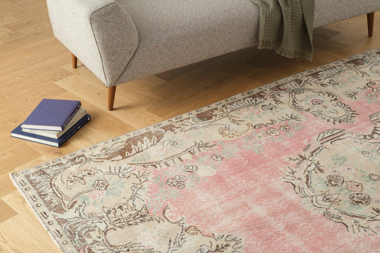 Vintage Distressed Rug Hildmar