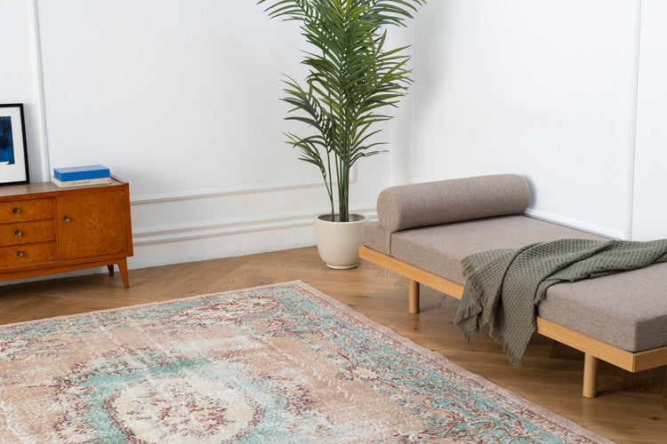 Vintage Distressed Rug Ivral
