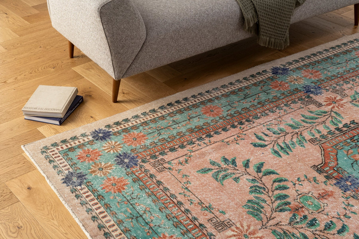 Vintage Distressed Rug Zilovyn
