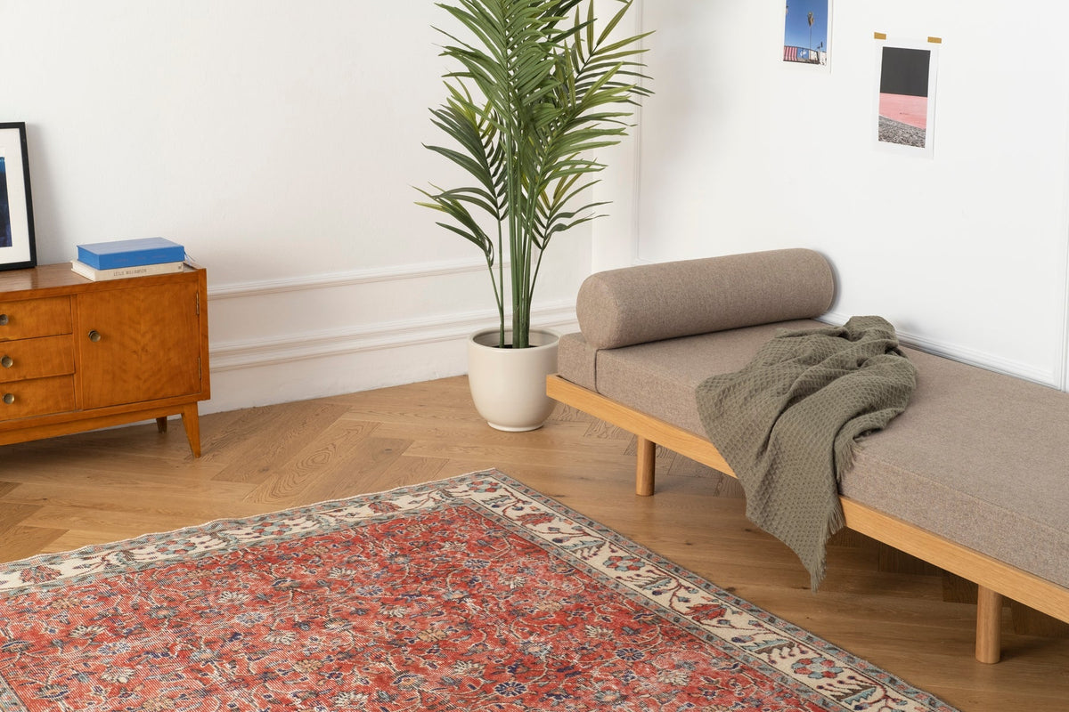 Vintage Distressed Rug Mevlan