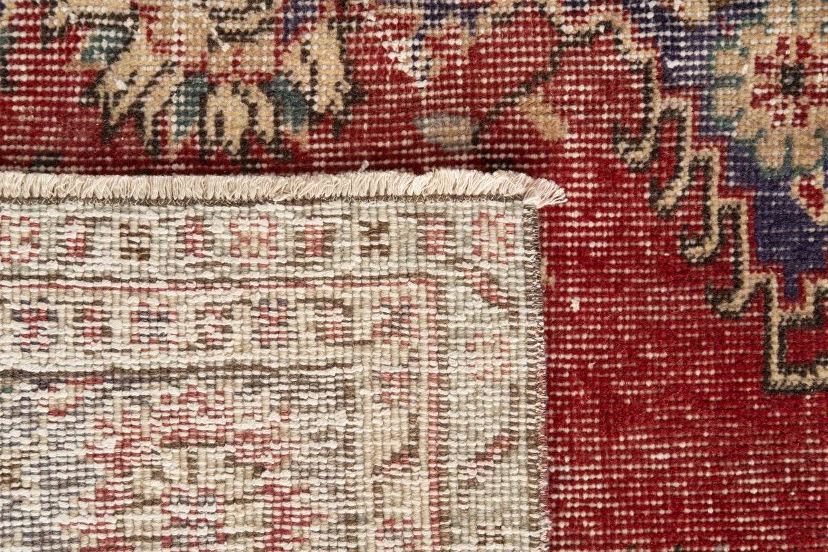 Vintage Distressed Rug Sellaph