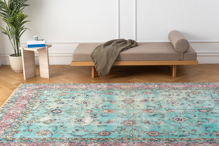 Vintage Distressed Rug Tesara
