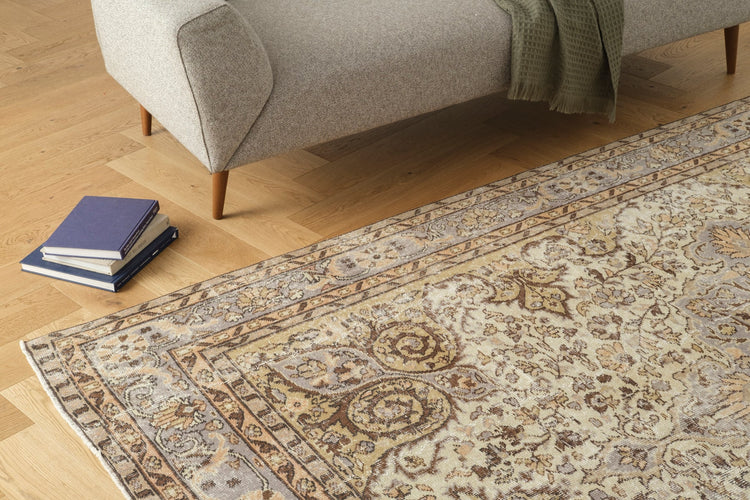 Vintage Distressed Rug Cabiria