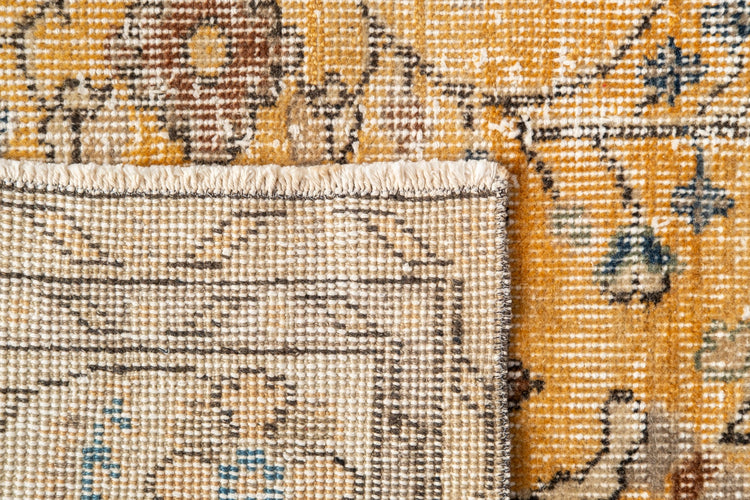 Vintage Distressed Rug Rasina