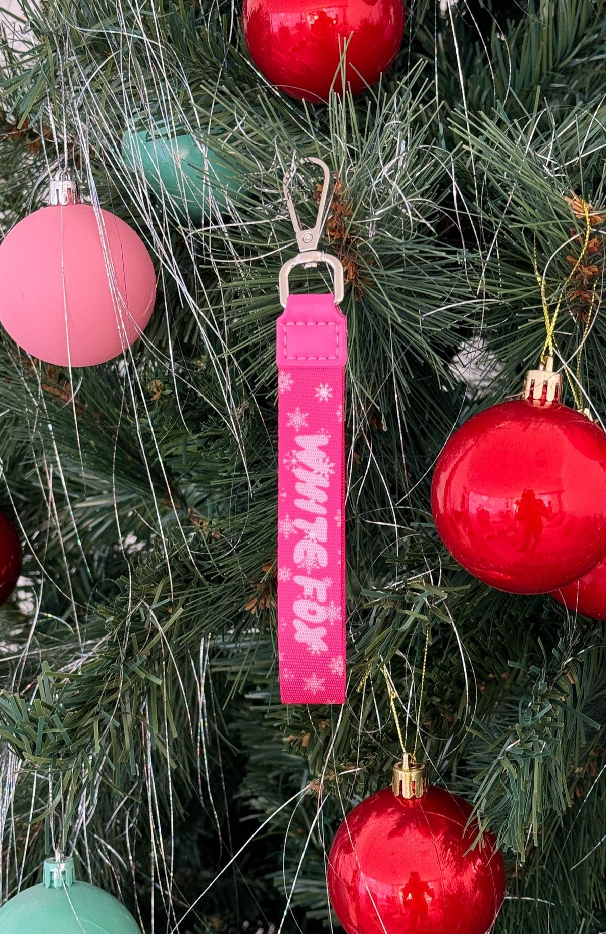 Cillian Strap Keychain Pink Snowflake